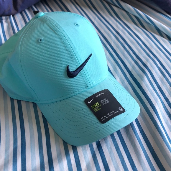 Nike Accessories - NWT Nike golf hat